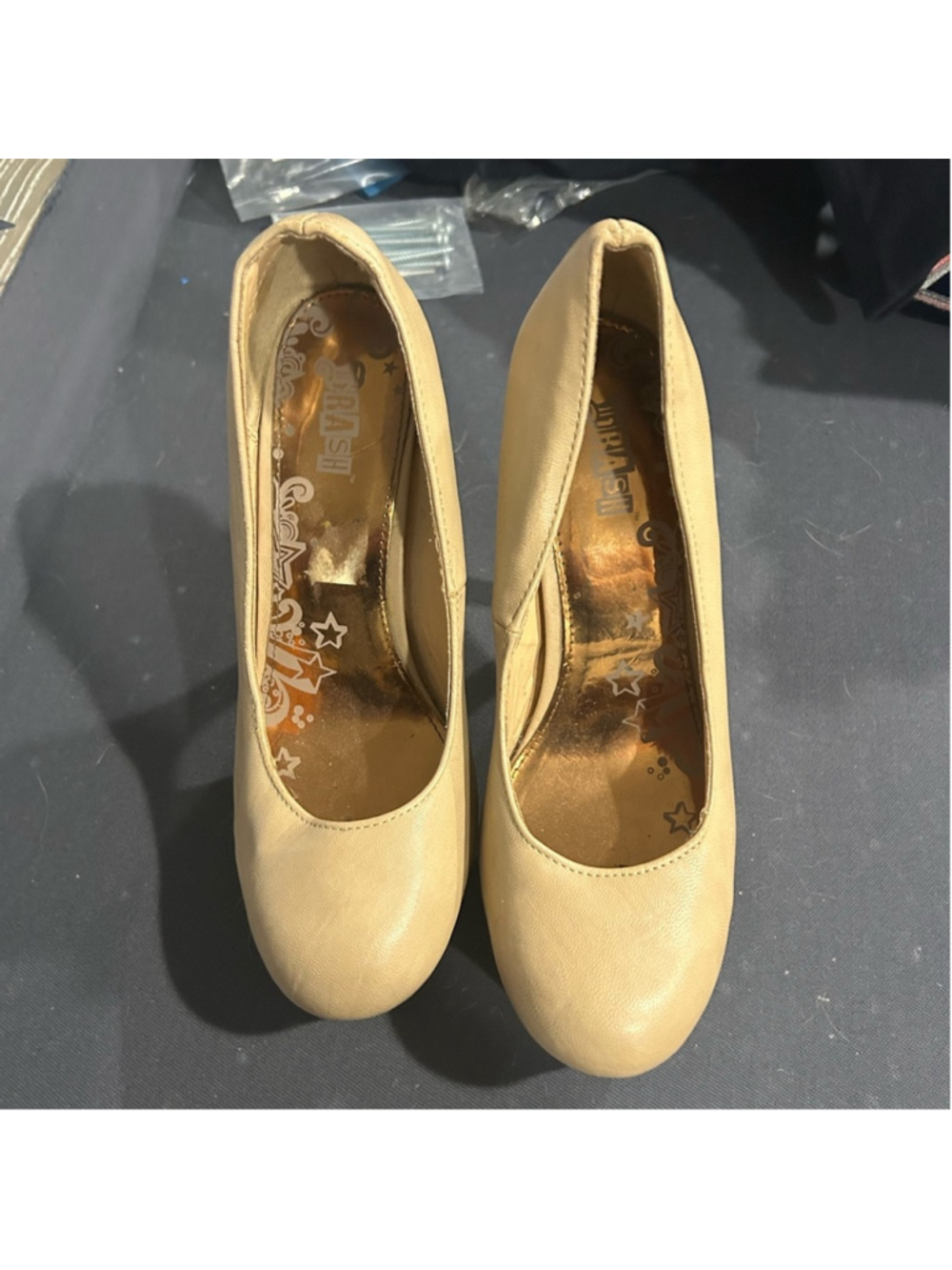 Brash Stylish Cream Women's Shoes size 8